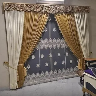 ستائر كلاسيك مركبة في صالة استقبال بالطائف